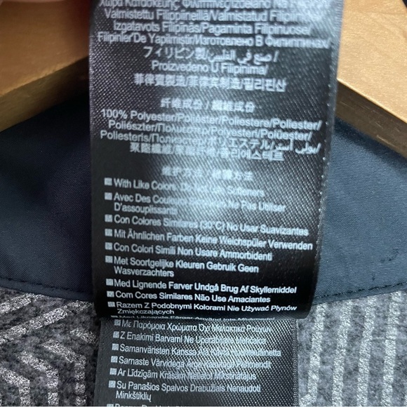 [Under Armour] Women's Heat Gear Gray Sleeveless Zip Up Vest - Picture 5 of 7